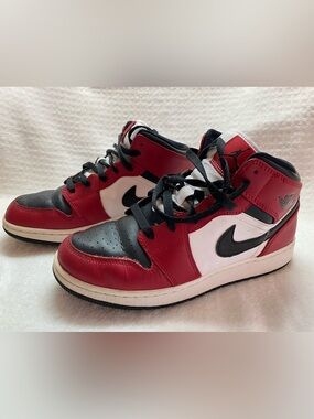 Nike Air Jordan 1 High - Red Black White
